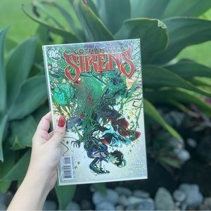 NEW Gotham City Sirens #15 (Oct 2010) Comic Book